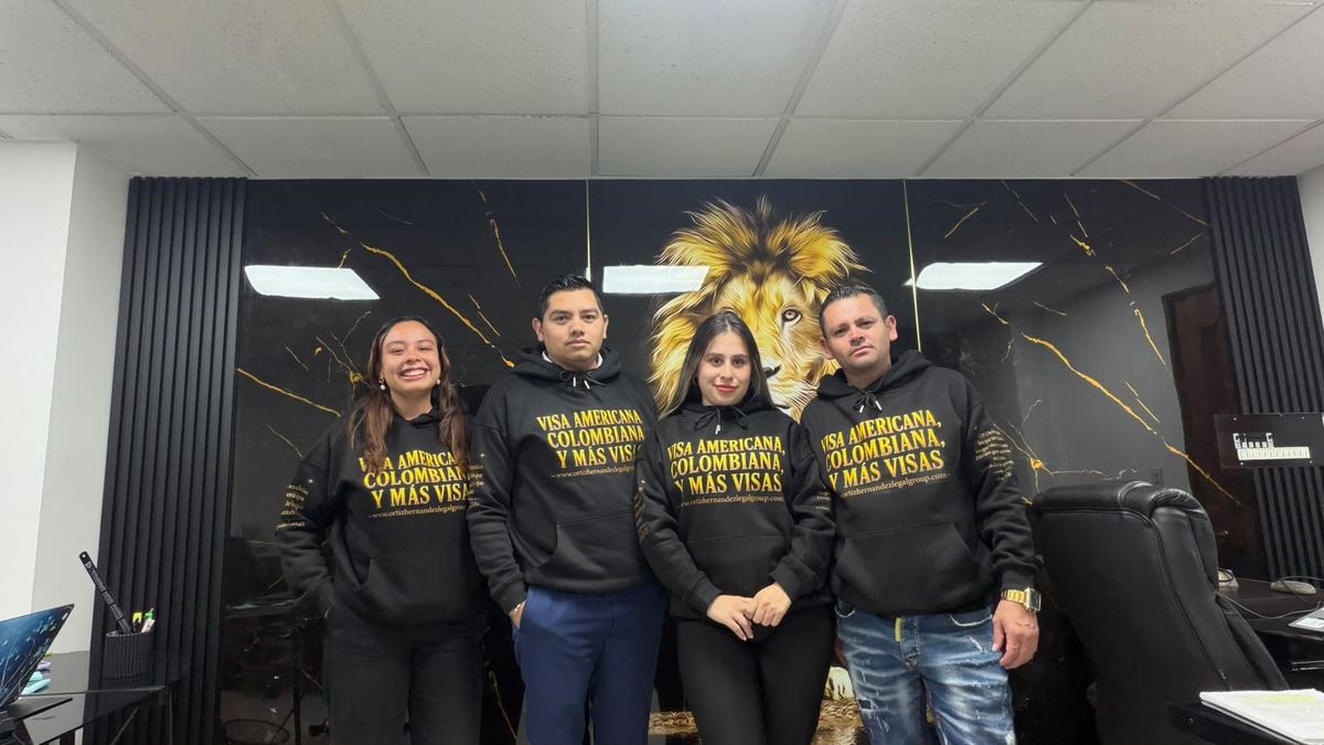 Equipo de ORTIZ&HERNANDEZ LEGAL GROUP en la oficina de Chicó, Bogotá